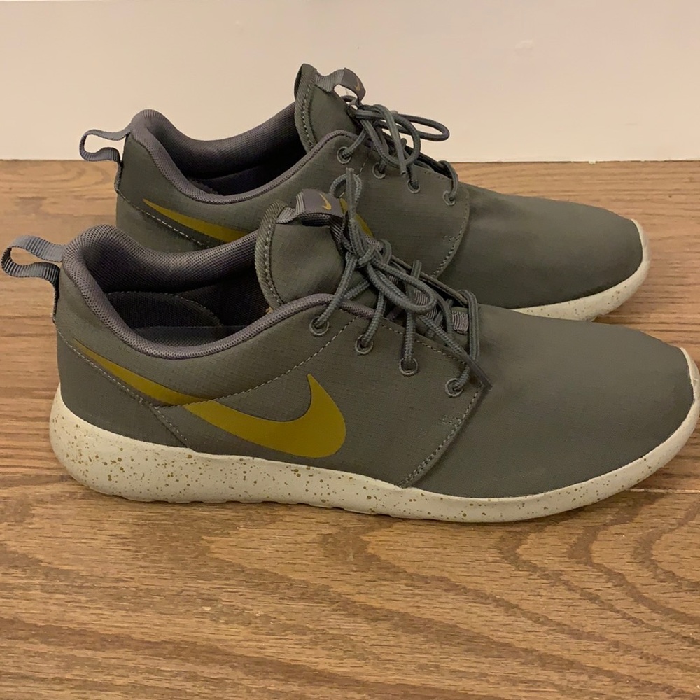 Men’s Nike Roshe Size 9.5